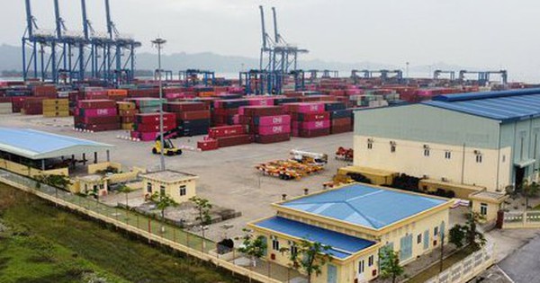 Hướng tới trung tâm logistics quốc tế